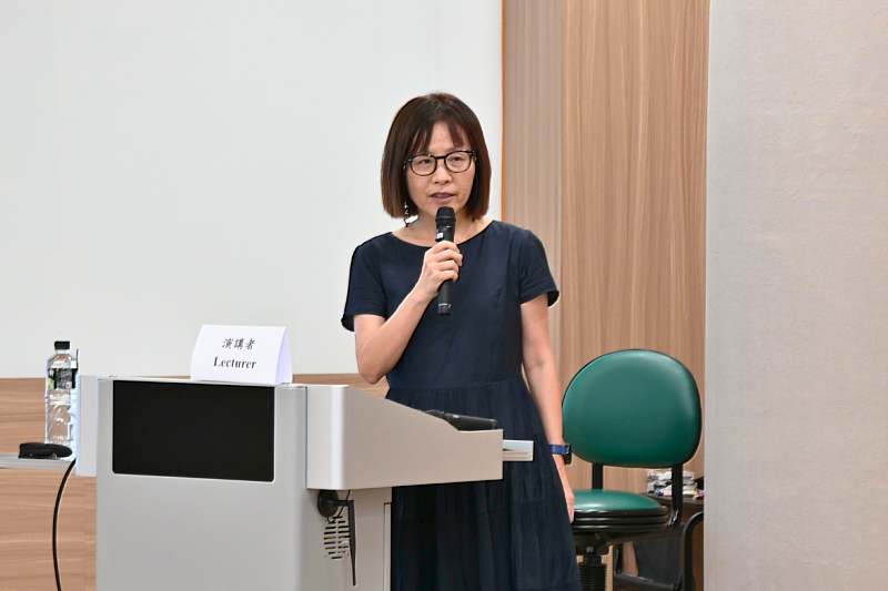 Dean Li-Yin Chien opens the International Symposium, highlighting the importance of global collaboration in nursing education and leadership.