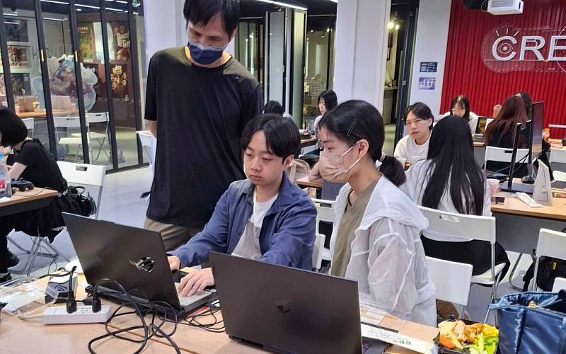 與評審討論。（照片/校方提供）