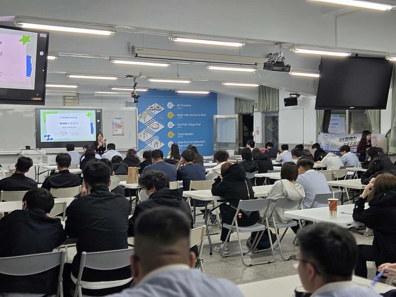 資深專案管理師林家翎講師受邀至磐石高中分享職涯歷程與就業趨勢，培養職涯競爭力。
