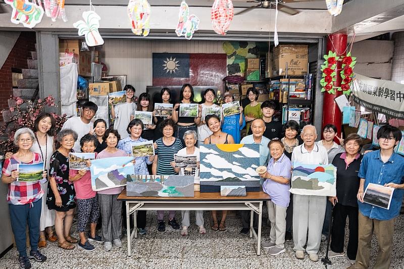 南臺科大「左曜山生」USR計畫前進左鎮共創銀青布畫,本次共創11幅作品,將於今年9月「2026 Mattauw大地藝術季」左鎮聚落展區正式亮相。(2026Mattauw大地藝術季提供)