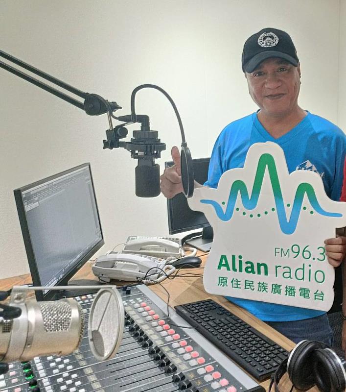 《風起太平洋 走訪花東線》主持人兼製作人cudjuy朱正勇持續探訪部落,紀錄部落的聲音。