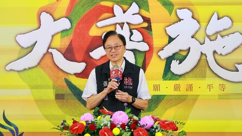 桃園市長張善政出席水陸法會新聞發布會，上台致詞。（圖由靈鷲山佛教教團提供）