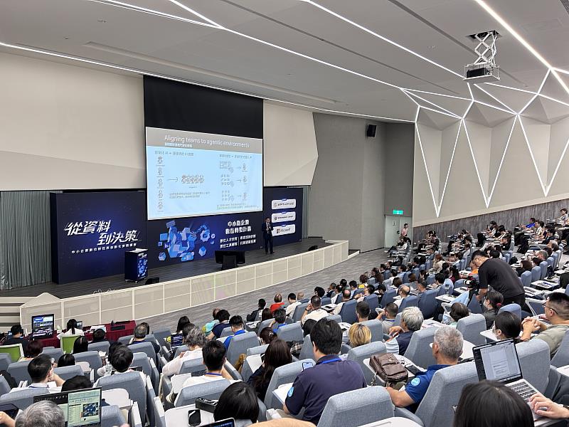 從資料到決策：中小企業數位韌性與自動化實戰講座。