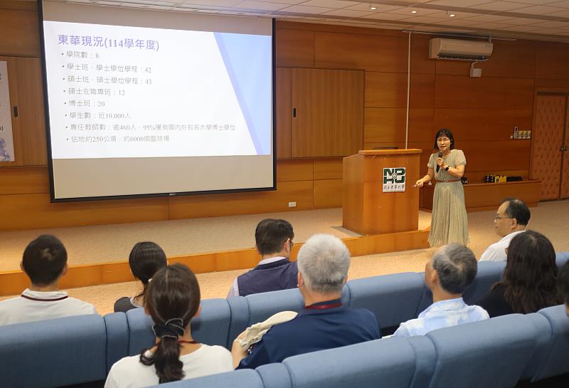 東華大學教務處專門委員呂家鑾介紹學校各學院特色、多元入學管道及人才培育方向。