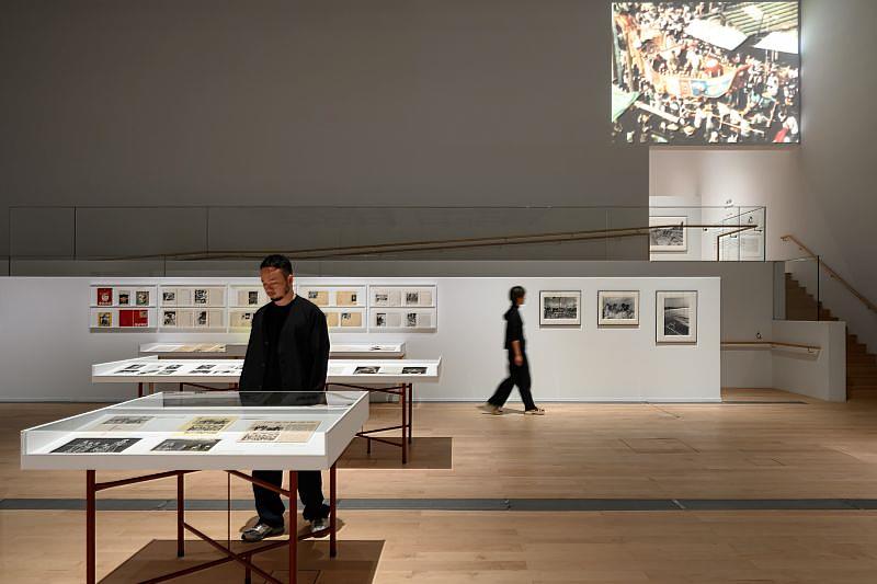張照堂作品一隅。(新北市美術館提供,攝影:王世邦)