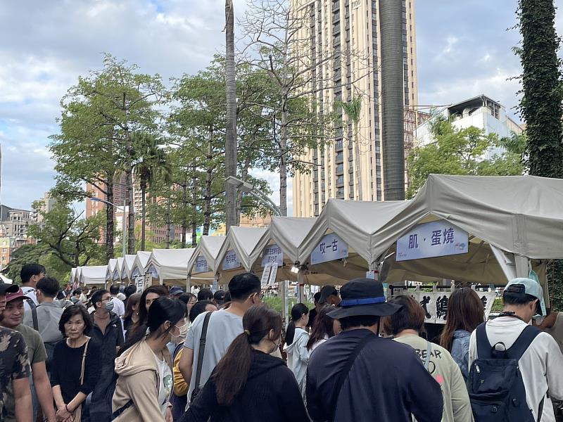 「東門市場與護城河鄰近商圈」穩坐竹市人氣王寶座。