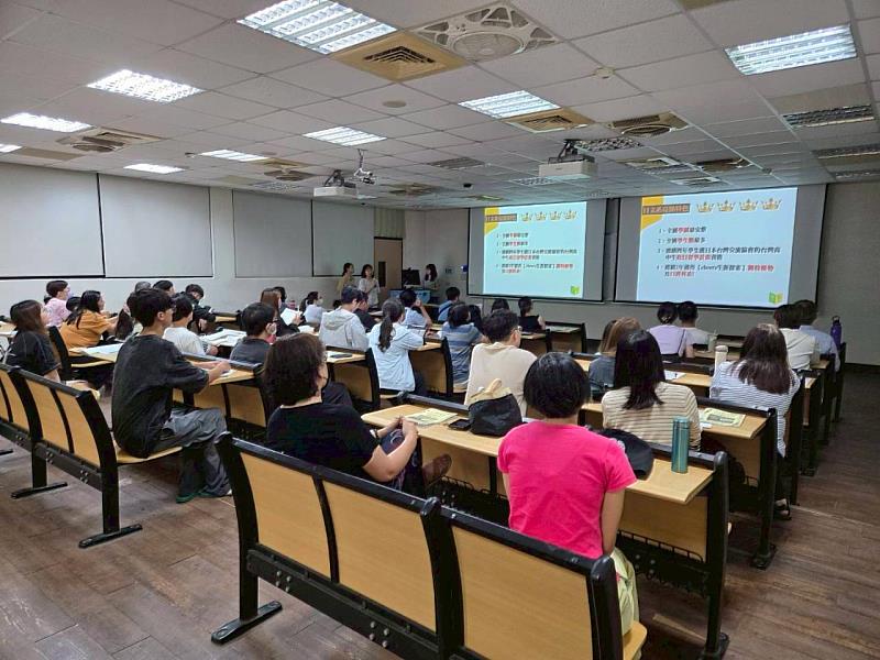 文藻外語大學進修部結合語言專業與跨域學習，協助在職人士及終身學習者提升職場競爭力。