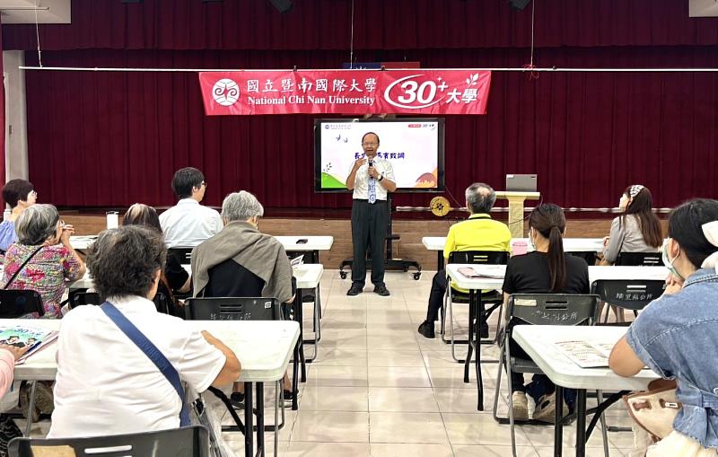 暨大埔里鎮公所舉辦「115學年度30+大學招生說明會」，暨大副校長楊振昇現場說明「第三人生大學」辦學成果。