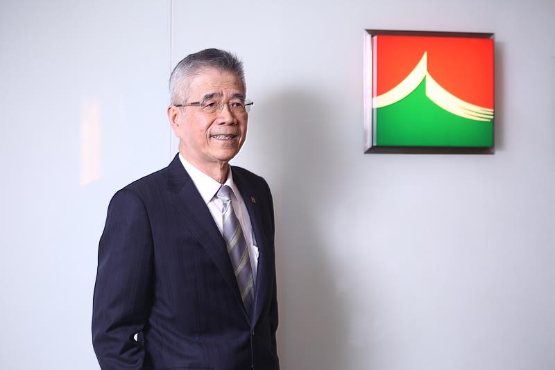 信義房屋創辦人周俊吉入列住展雜誌「百大影響力人物」。