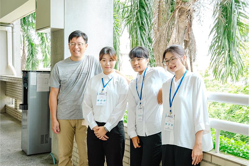 本校晉級隊伍之一,由行銷與流通管理系章至豪老師帶領的「Joe是要對決」。