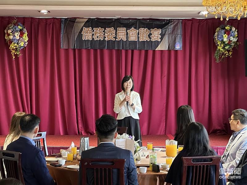 僑務委員會主任秘書榮幼娥出席7月13日歡迎午宴，說明規劃辦理本團辦理目的。