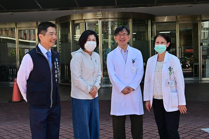 部東醫院楊惠春主任榮獲資深典範獎 縣長親自頒獎肯定守護臺東醫療品質