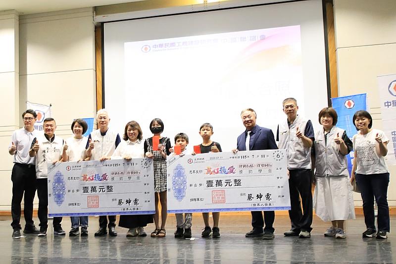 黃敏惠市長頒發獎助學金