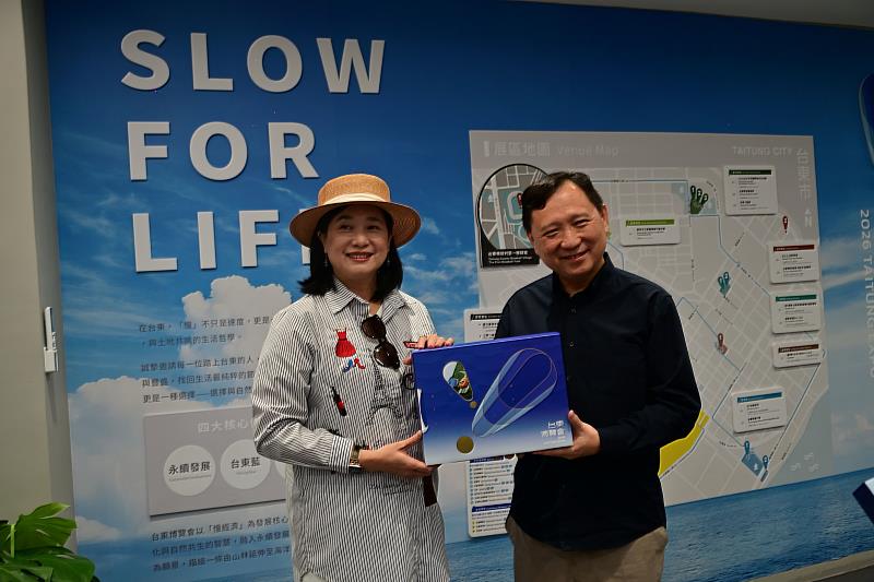 觀光署長陳玉秀手寫「想住台東」！盛讚東博展現慢經濟魅力