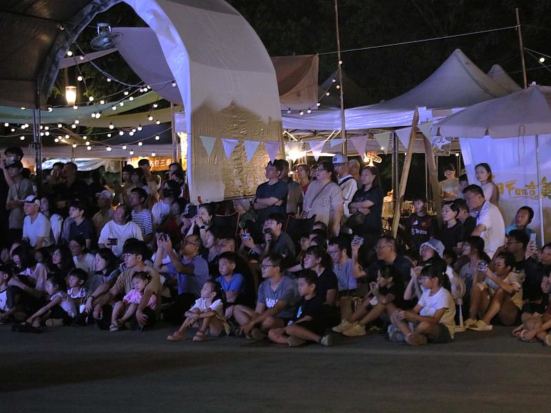 從幼兒到銀髮族共舞 「Dance on Line 嘉舞在縣」百位學員展現街舞魅力