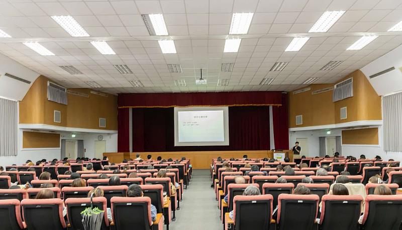 透過專題講授及案例解析,協助同仁建立正確法治觀念。