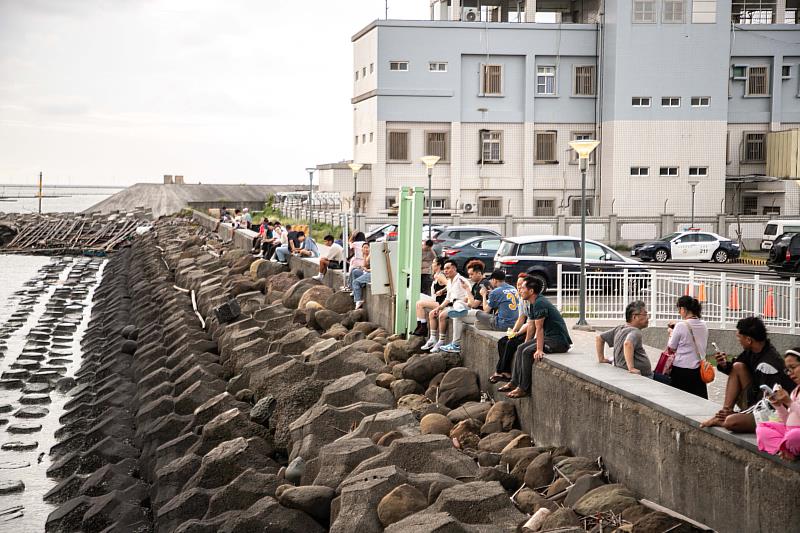 東石海之夏熱力延燒 親子、樂迷齊聚東石漁人碼頭