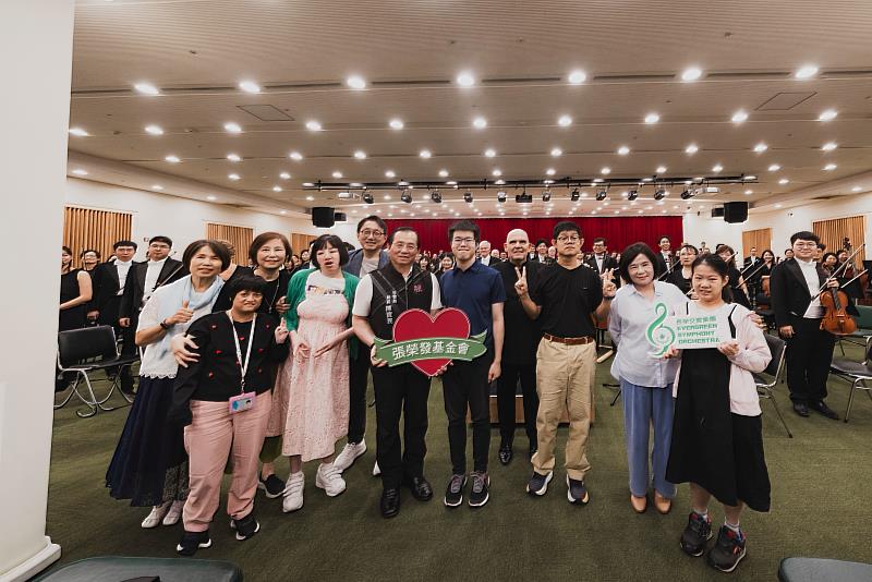 長榮交響樂團敦親睦鄰音樂會溫暖登場 梵志登領軍以樂音搭起共融橋樑