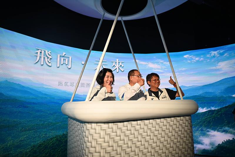 侯友宜與新北市府團隊參訪東博會 饒慶鈴分享城市策展與地方治理