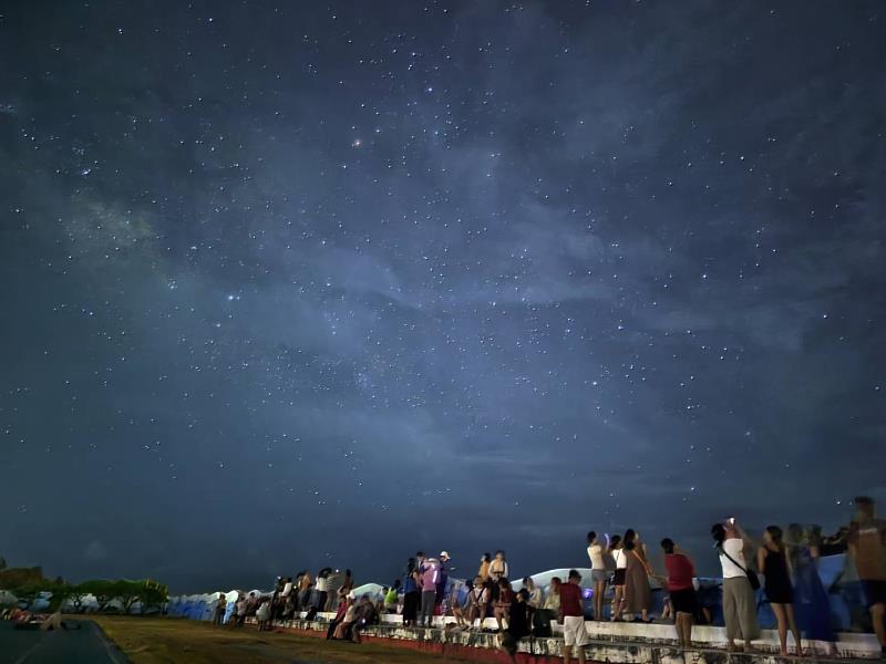 金曲歌王陳建年、椰油小飛魚7/18蘭嶼星空歡唱 溫暖近千遊客
