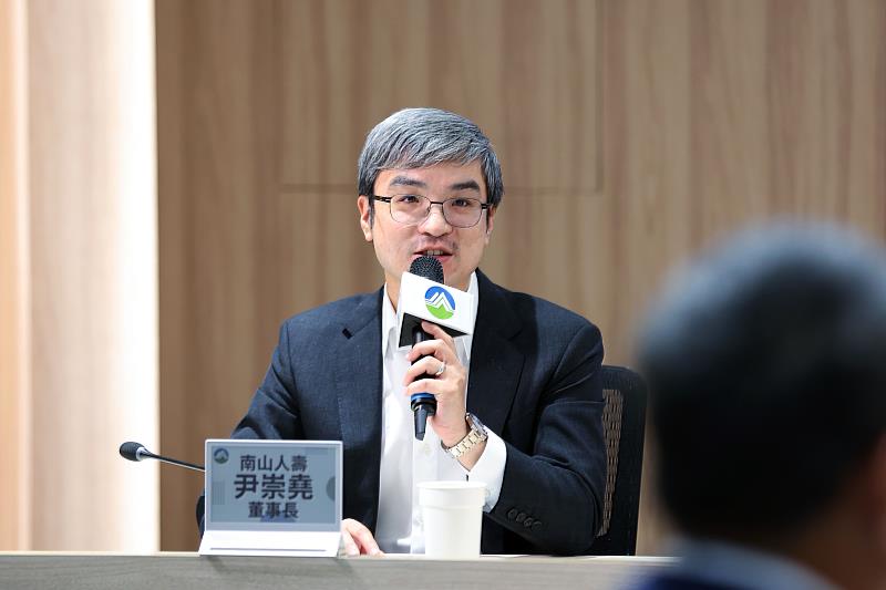 南山人壽董事長尹崇堯指出,談氣候變遷不能只談減碳,保險業應站在「氣候正義」立場,提供實質的調適防護。