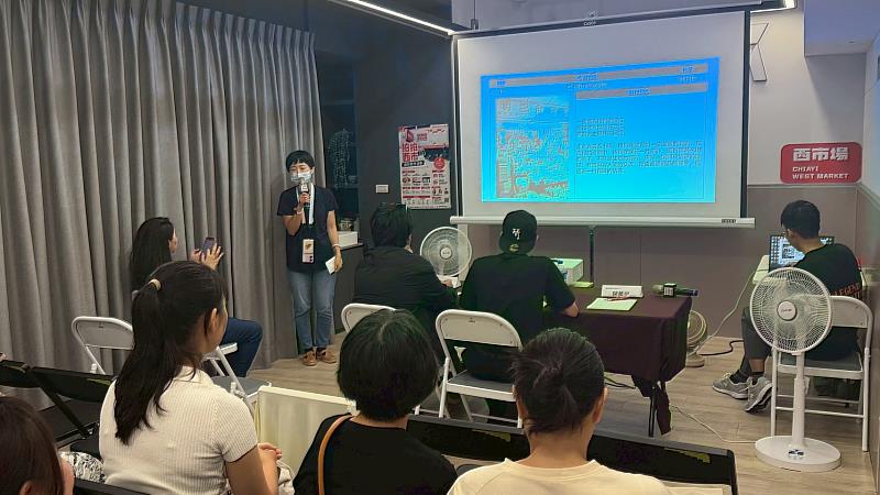 用鏡頭記錄嘉義人情味,數位學習成果展現女性新力量。