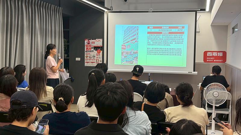 用鏡頭記錄嘉義人情味,數位學習成果展現女性新力量。