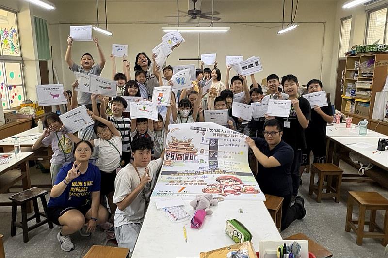 南大帶領學童分享挑飯擔文化學習成果,透過創作與交流展現文化資產教育的豐碩收穫與成長。