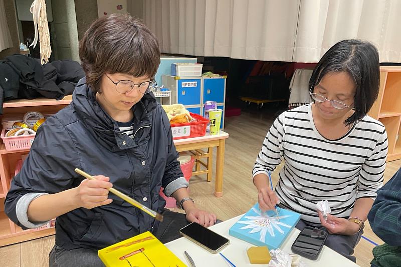 南大美感社群結合繪畫創作與SEL,引導教師覺察情緒歷程,提升幼兒情緒表達與美感教育實踐。