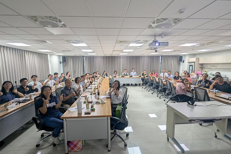 南大接棒第一類型師培工作圈總召學校,與教育部及全國師資培育大學代表合影,共同攜手精進師資培育品質。