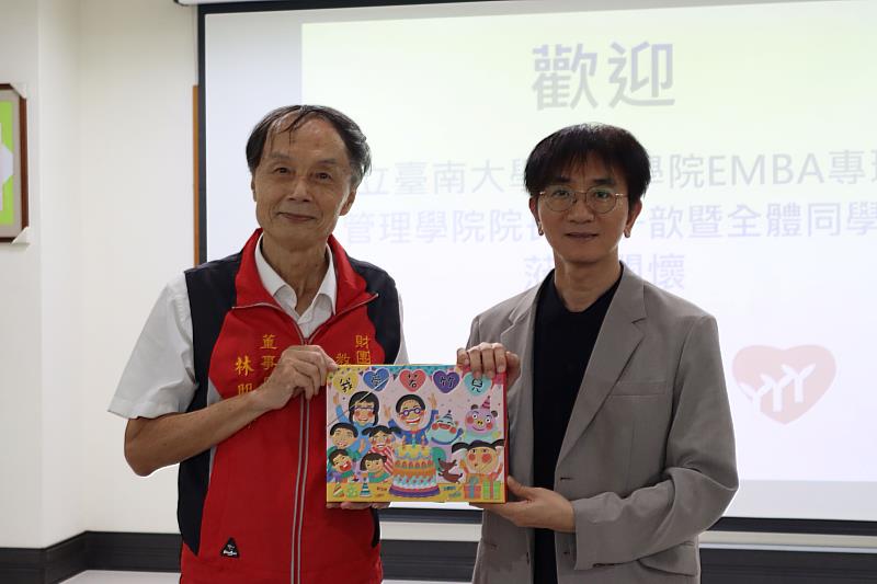 若竹兒教育基金會創辦人林明輝董事長與南大管理學院院長交流，共同探討企業責任、公益實踐與永續管理理念。