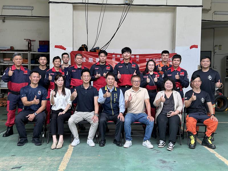 全體新城集團及消防全體大合照。
