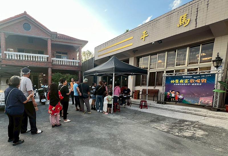 門諾基金會舉辦「光復仲夏夜宴歌喉戰感恩餐會」，邀請200位受災居民與中繼屋住民憑邀請卡依序入場，共赴這場久違的感恩相聚。
