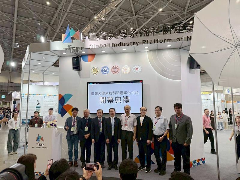 臺師大研發處率團隊參加2026亞洲生技大展 展現智慧醫療成果