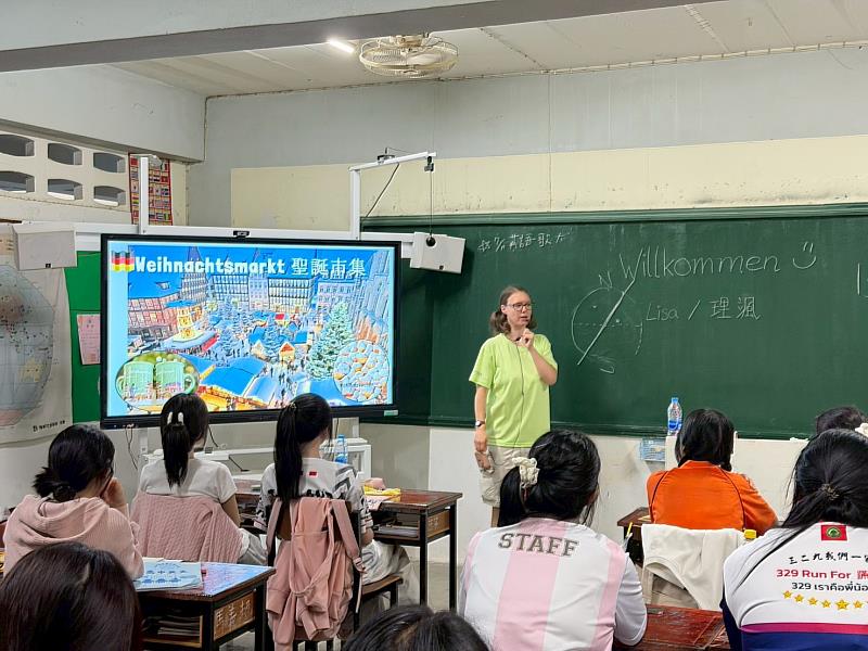 泰北團進行寰宇文化分享課程,介紹德國文化。