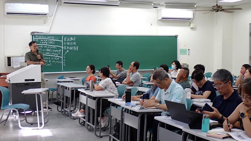 學員用心聽講。