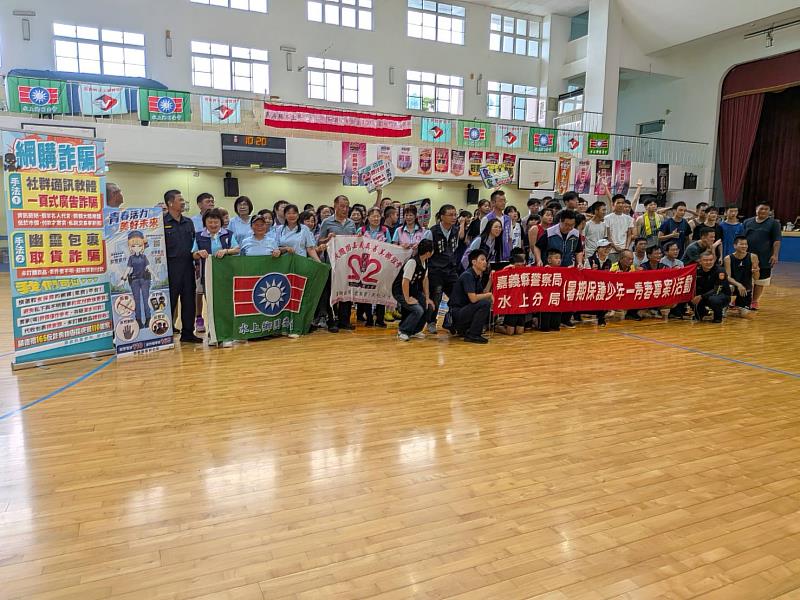 嘉義縣水上鄉反毒詐騙115年自強盃3對3籃球鬥牛賽開幕式合影。（水上鄉團委會）