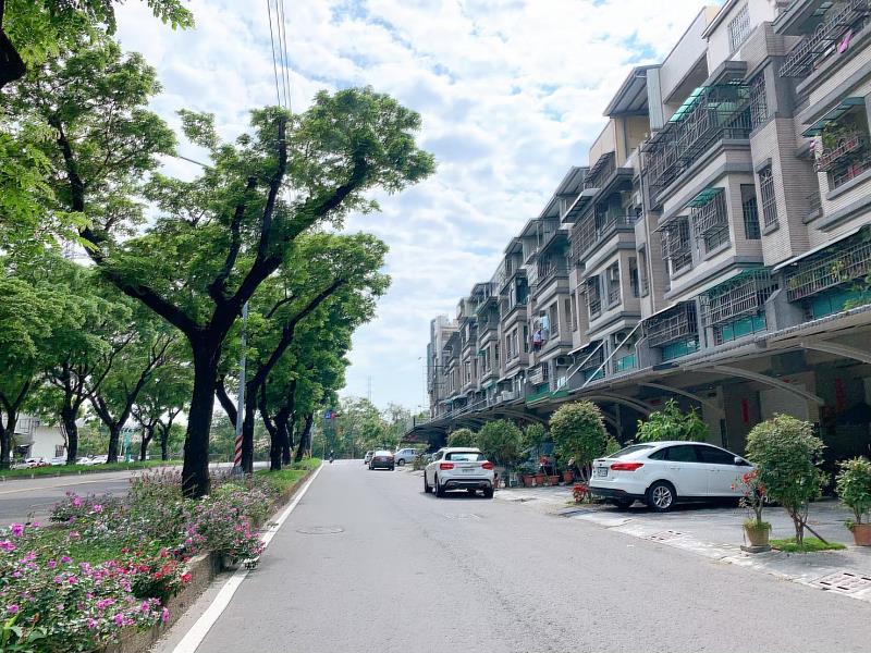 楠梓土庫商圈受橋頭科學園區帶動,獲得園區上班族青睞。
