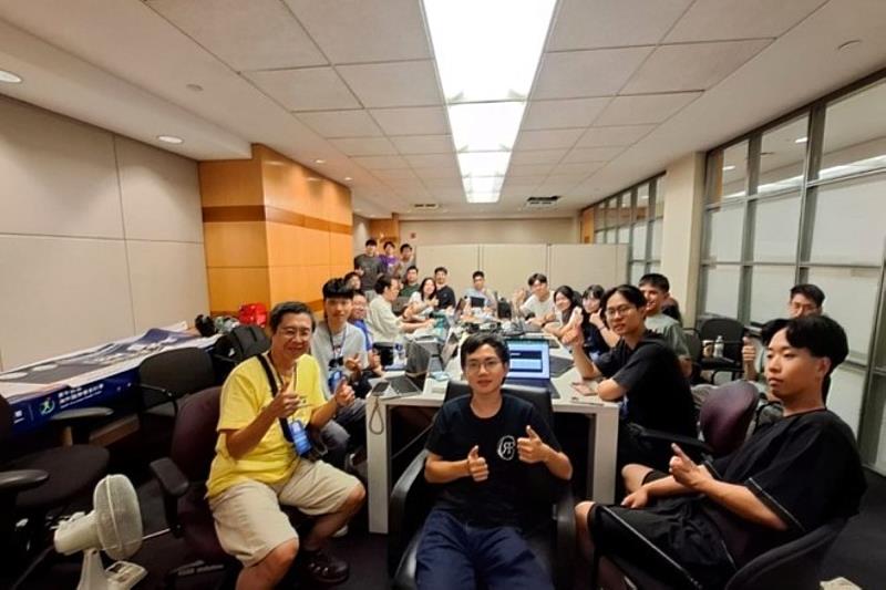 來自台灣的19位優秀的「IBM量子夢:紐約研習營」學員合影。