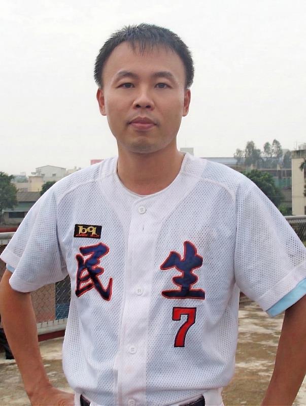 民生國中老師蔡邦居榮獲師鐸獎。