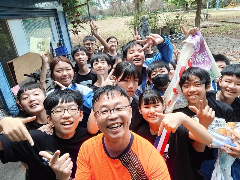 嘉義市林秀香主任、蔡邦居老師榮獲115年師鐸獎殊榮