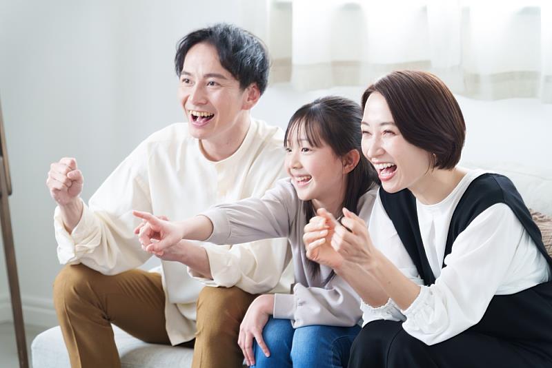 中嘉寬頻推出全新「光纖嘉速」資費方案,月付$499起就能享有光纖飆網體驗,每日多付$7起,還能升級智慧家庭影音娛樂。