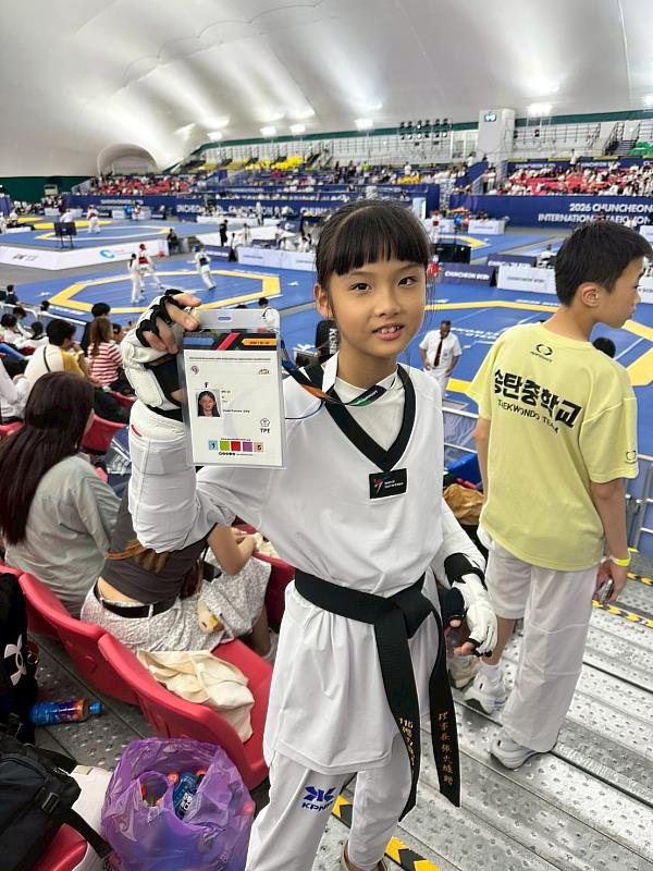 春川韓國跆拳道公開賽，嘉縣小將李沛萁、陳彥蓉勇奪1銀1銅。