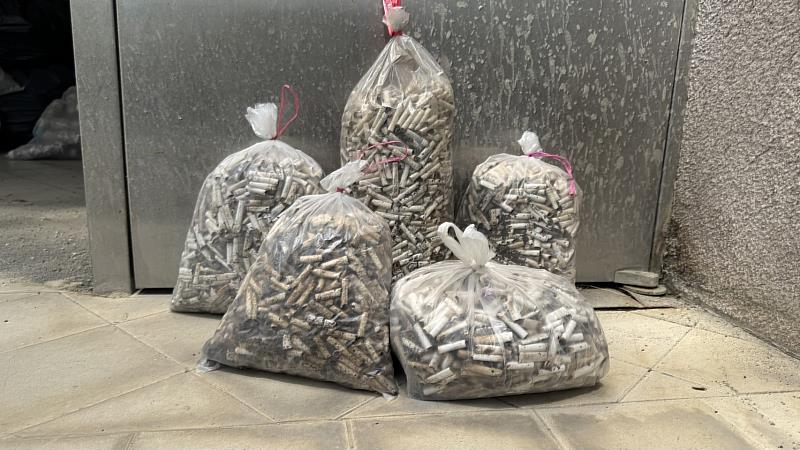 嘉義縣停用寶特瓶收菸蒂,9月1日起全面改採透明塑膠袋。