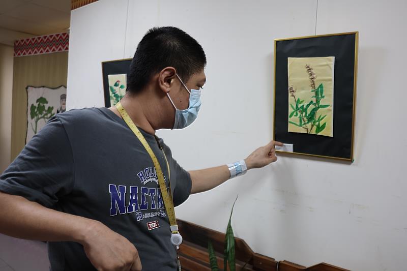 伊甸新豐小作所「花漾」創作展 障青發揮潛能變身大藝術家