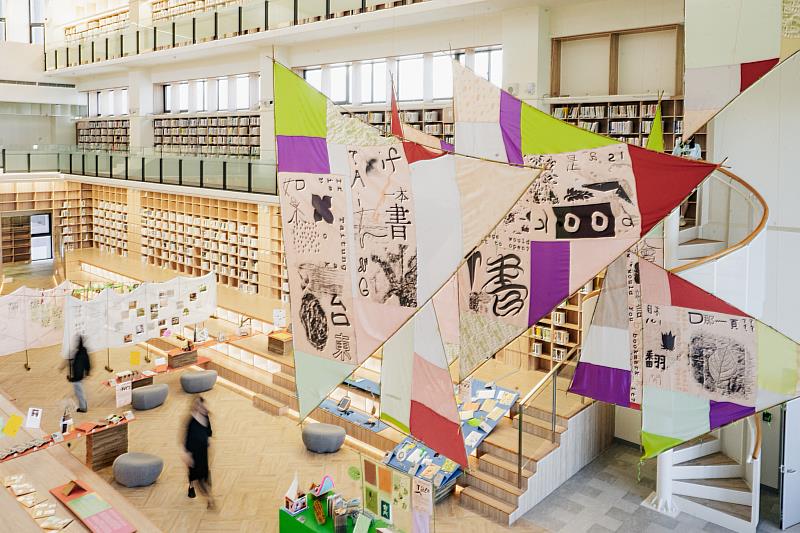 限定啟航市集落幕，「共編台東」展覽精彩持續中，邀您走進圖書館，慢慢共編一段屬於台東的故事。
