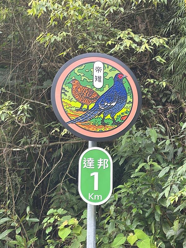 小型沿線裝置－茶山涼亭，藝術家賴羽鉉、廖育萱。