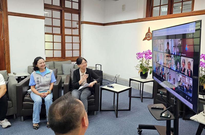 秘書長張治祥關心與鼓勵遠在美加修習雙聯學程的學生，並為即將大考的學生加油打氣。