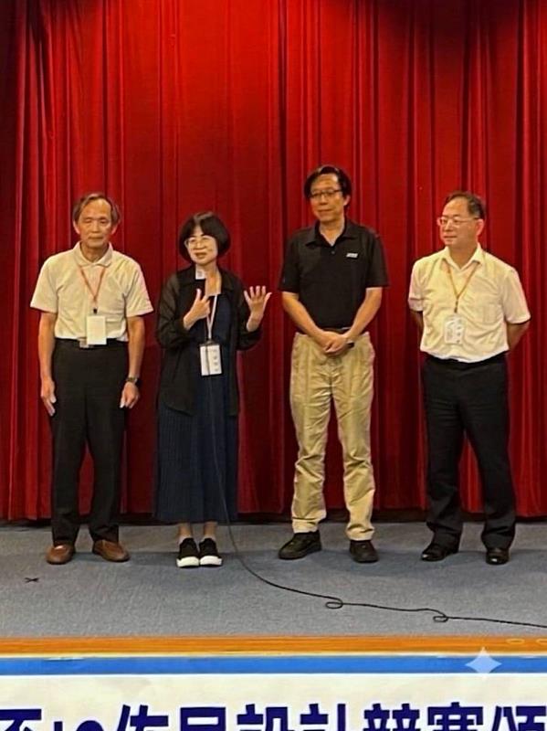 頒發榮退感謝。