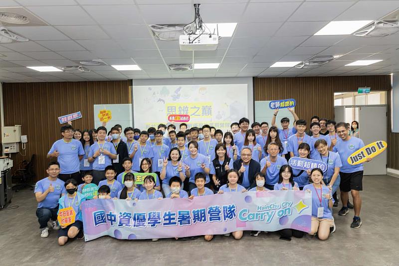 竹市首辦「思辨之巔」國中資優暑期營合影。